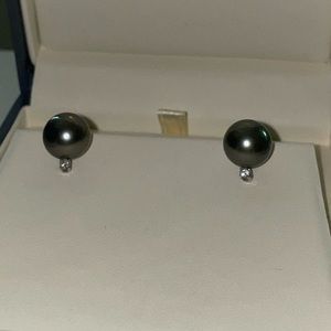 Black Tahitian Saltwater Culture Pearl Diamond 14k white gold earrings
